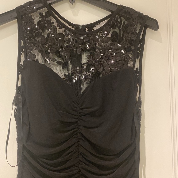 Windsor Large Black Lace Gown - Picture 2 of 4